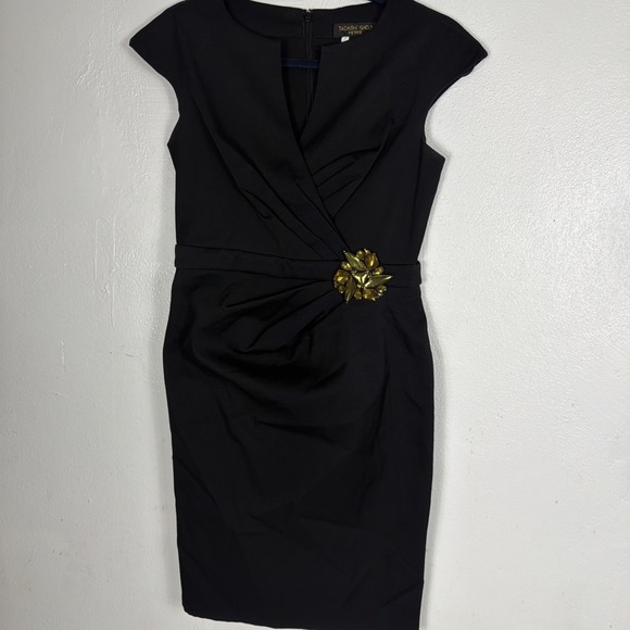 Tadashi Shoji Black Cocktail Dress with Broche Womens Size 6P - Picture 4 of 9